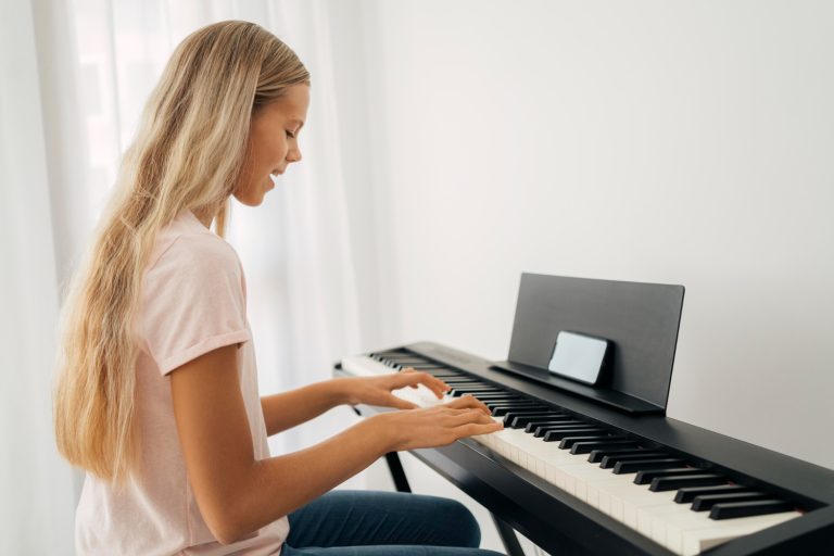 Clases de piano actuales y divertidas con una profesora especializada